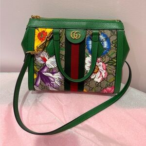 Gucci GG Flora Ophidia Small Tote
Come with dust bag, box